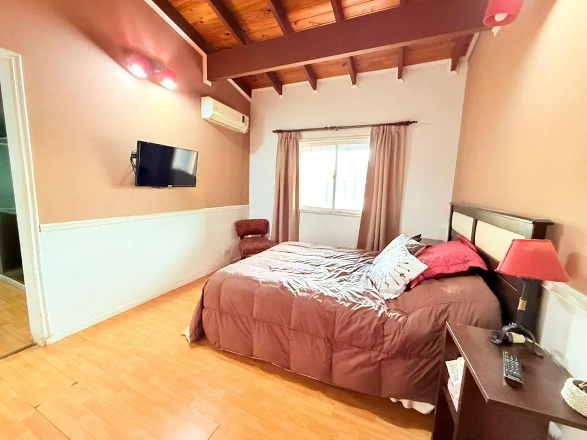 VENTA CHALET 4 AMB. PATIO Y COCHERA -ITUZAINGO 5