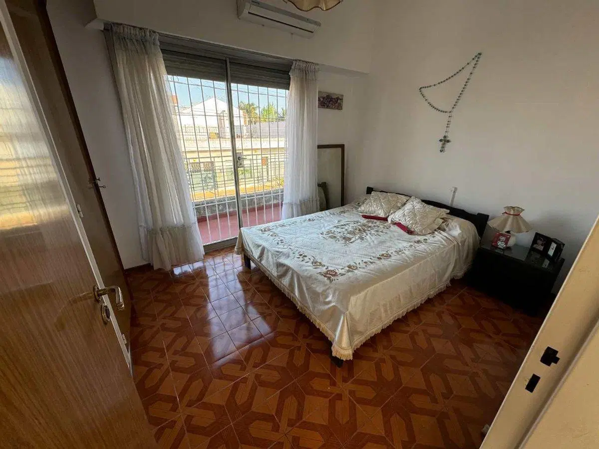 VENTA CASA 4 AMB PATIO – HAEDO - APTO CREDITO 5