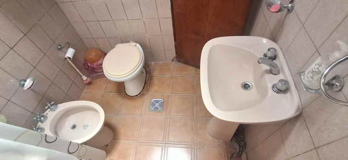 VENTA CASA DOS AMBIENTES EN MERLO CON PATIO Y COCH 2