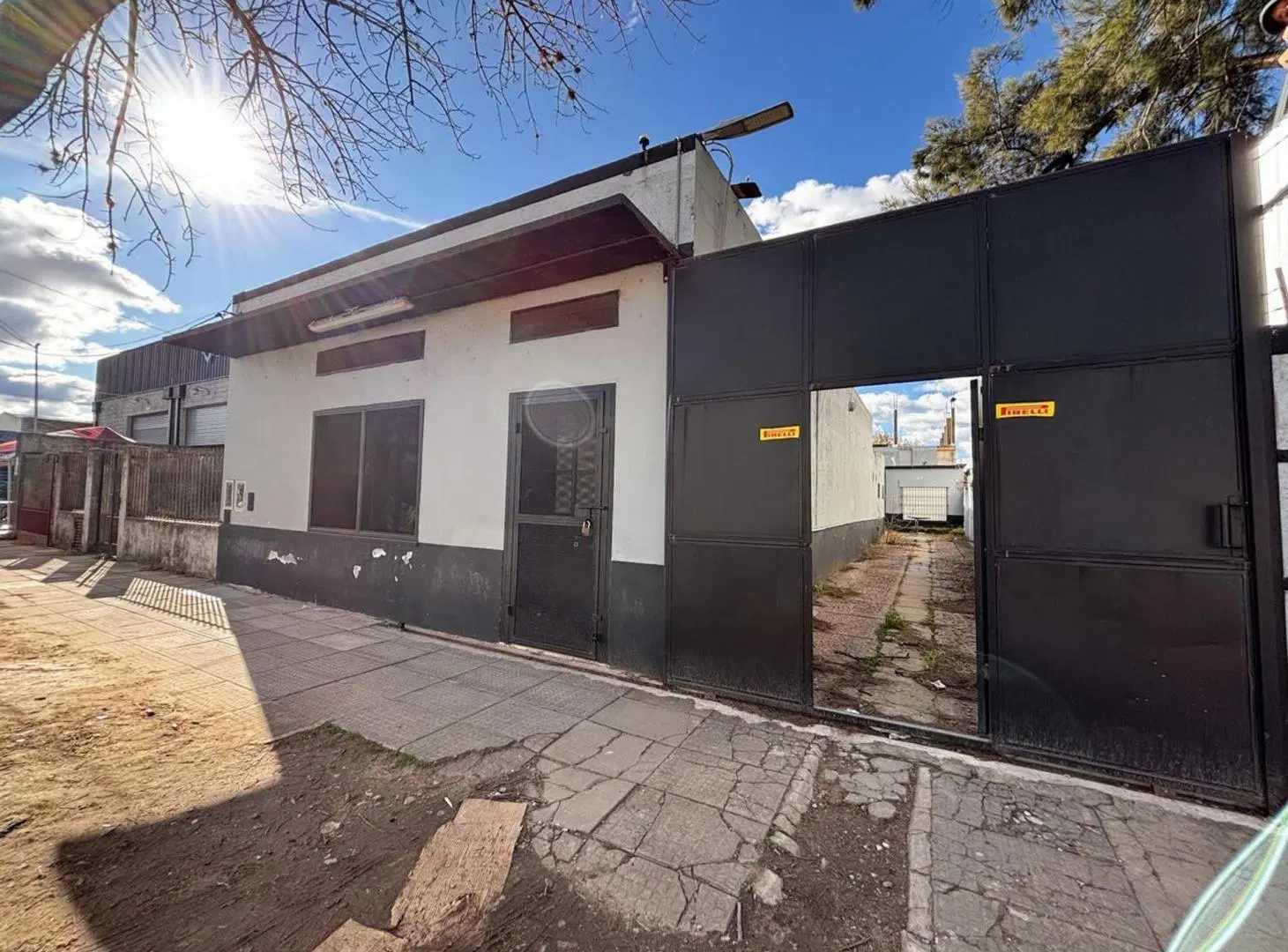 VENTA GALPON CON LOCAL Y OFICINAS - MERLO 3