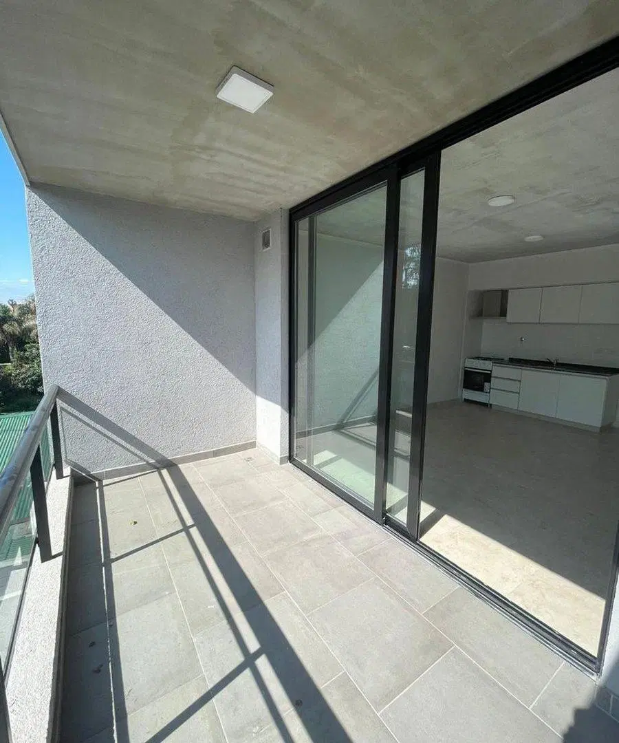 VENTA DEPTO 2 AMB C/BALCÓN -BAUL/COCH - MORENO 4