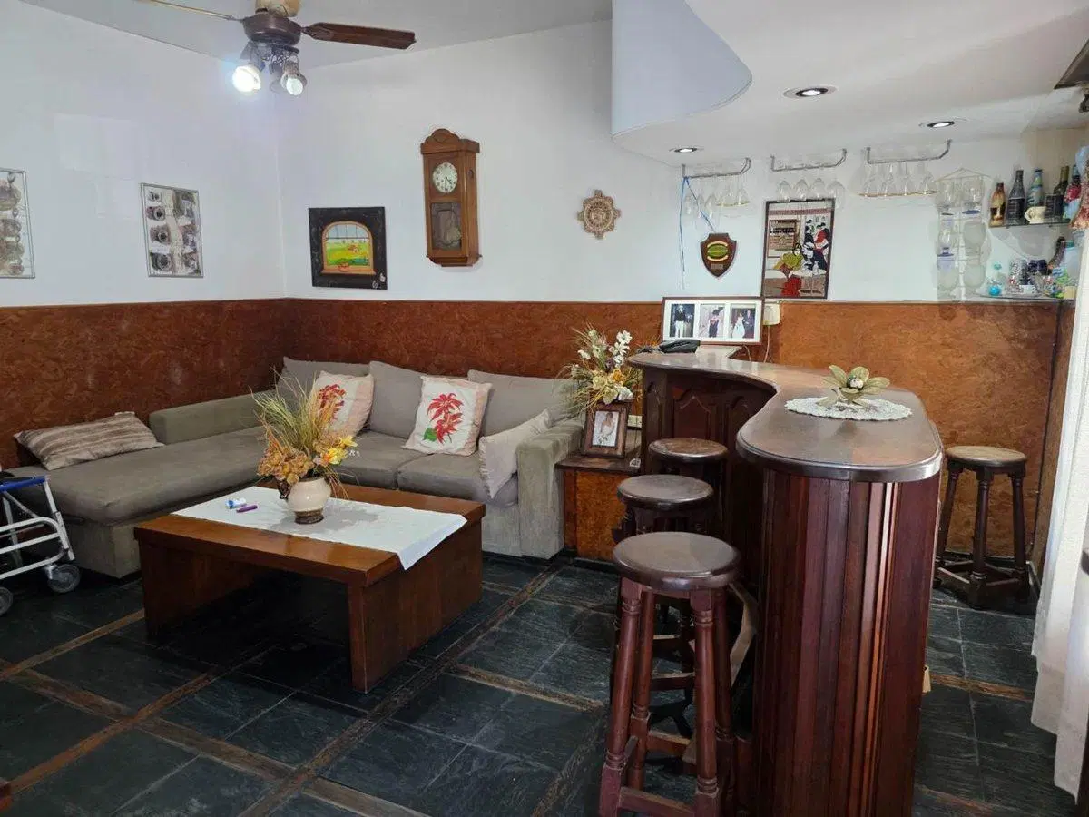 VENTA CASA 3 AMBIENTES CON JARDIN QUINCHO COCHERA 4