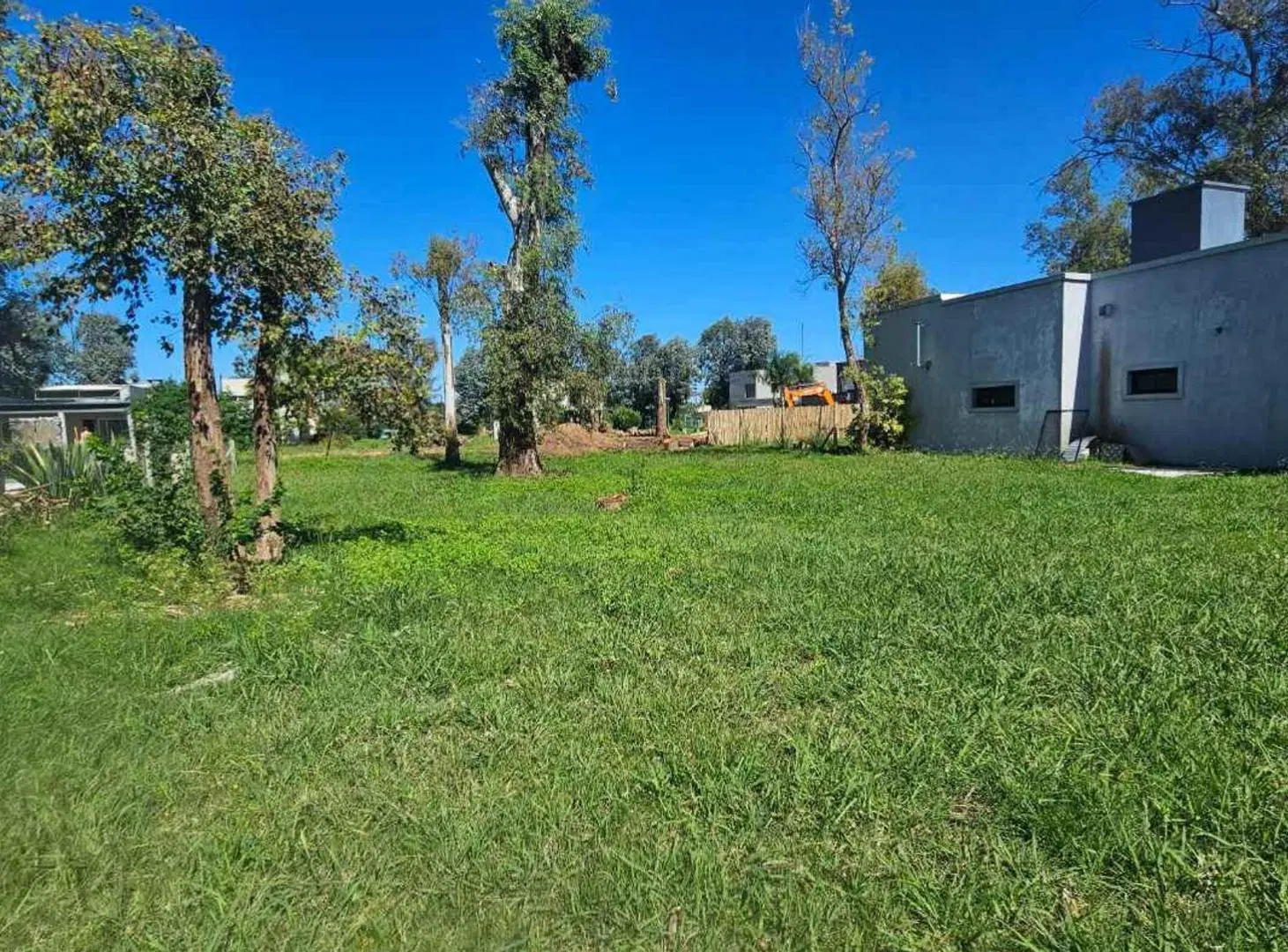 LOTE CENTRAL 600M2 EN ALVAREZ DEL BOSQUE MORENO 2