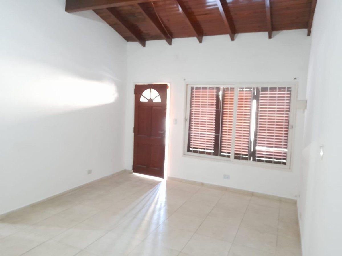 Foto de VENTA PH 3 AMBIENTES EN CASTELAR OFRECE FINANCIAR, imagen 4