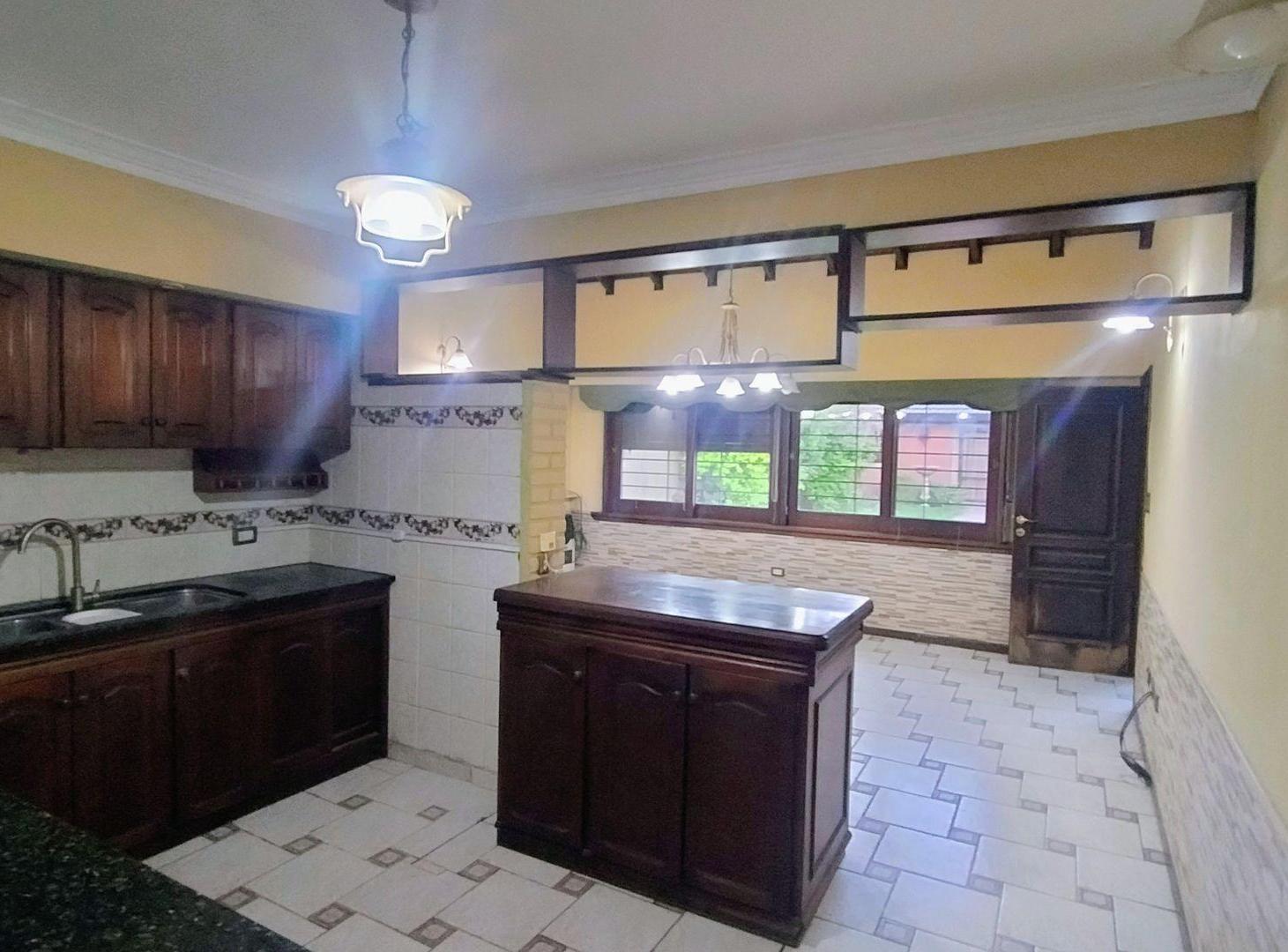 Foto de VENTA CASA 5 AMB. C/PILETA, QUINCHO | APTO CRÉDITO, imagen 1