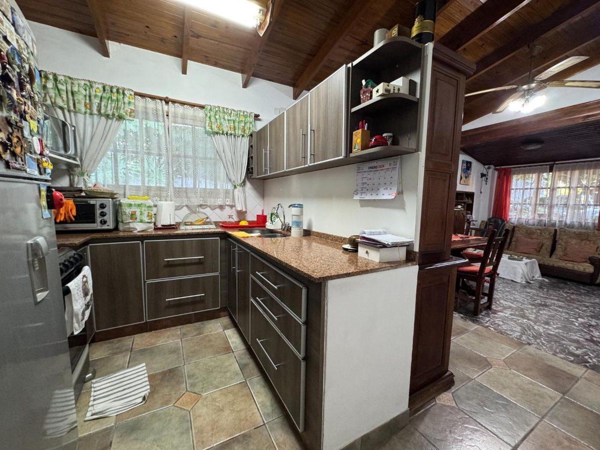 Foto de VENTA CASA 3 AMB Y DPTO 2 AMB LUZURIAGA COCHERA, imagen 3