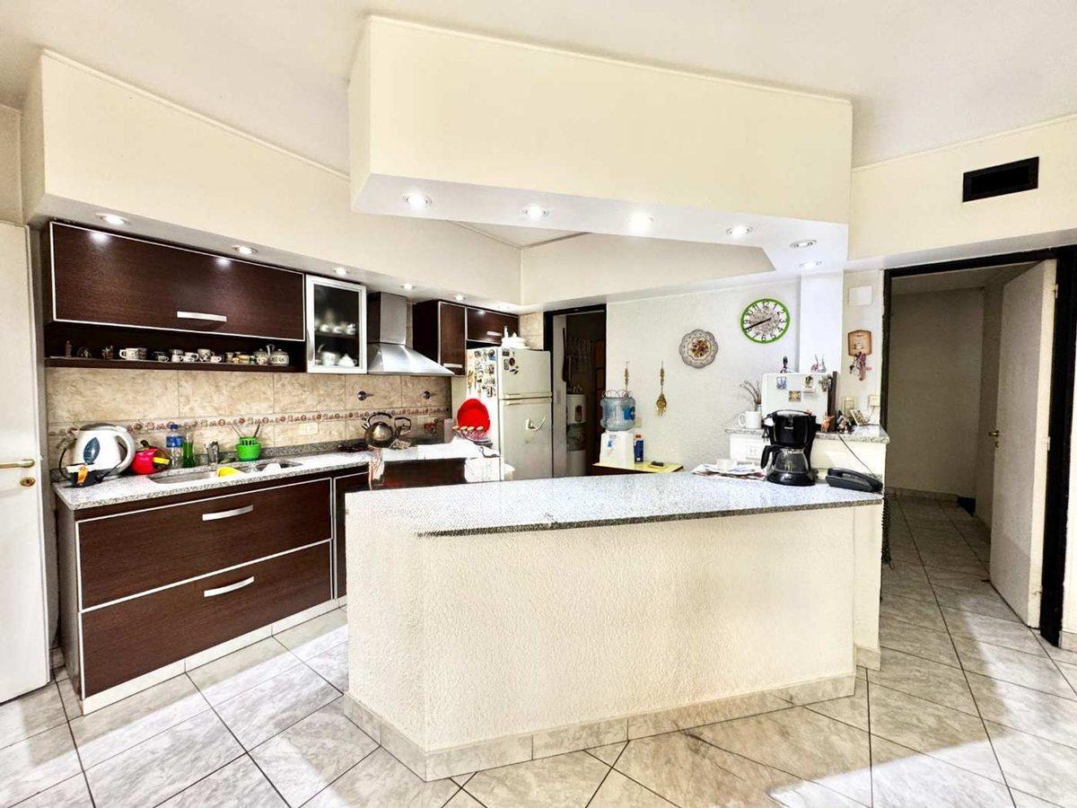 Foto de Venta Casa en Parque Ayerza Piscina, imagen 3