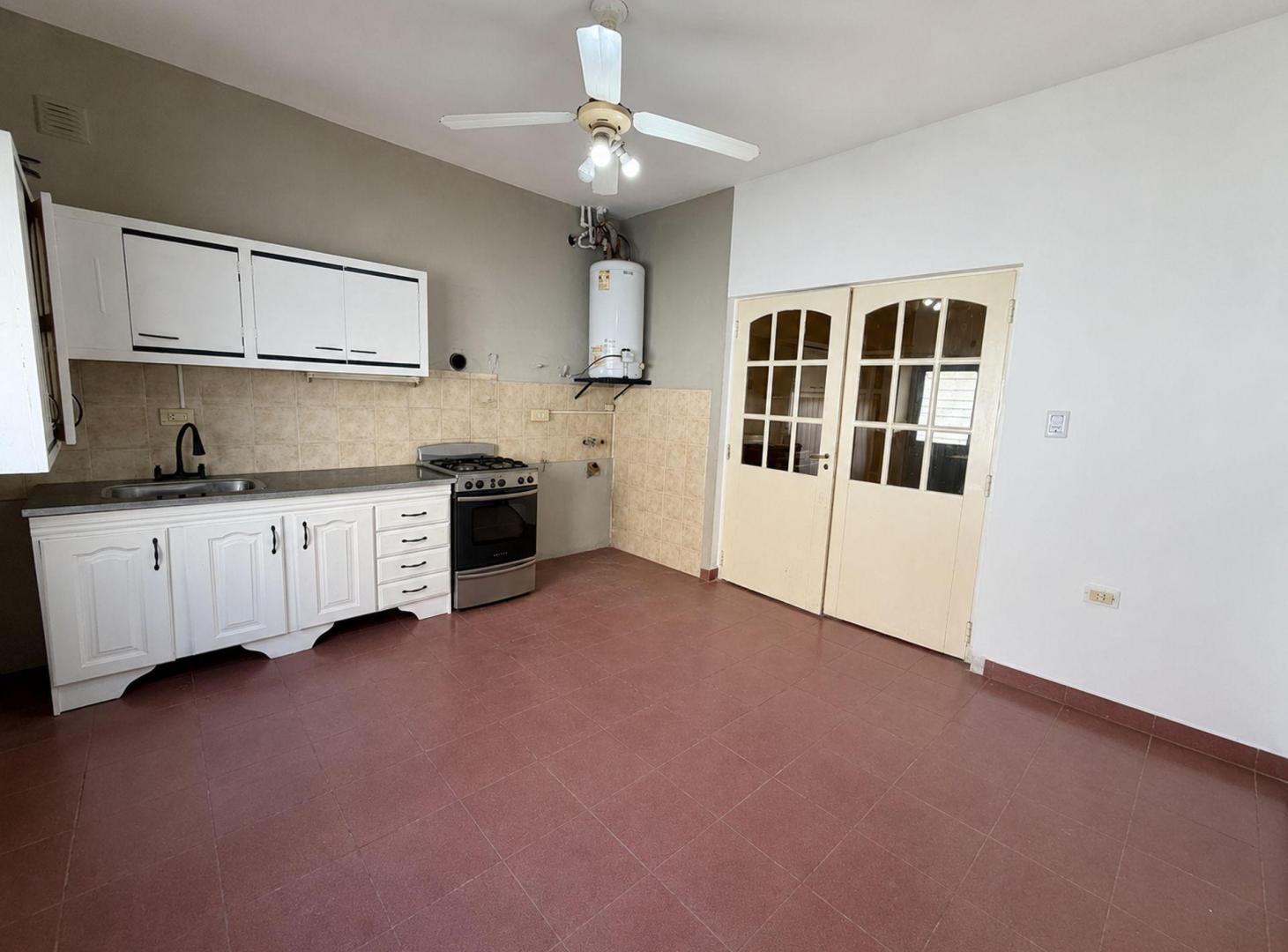 Foto de VENTA CASA 3 AMBIENTES CASTELAR SUR, imagen 1
