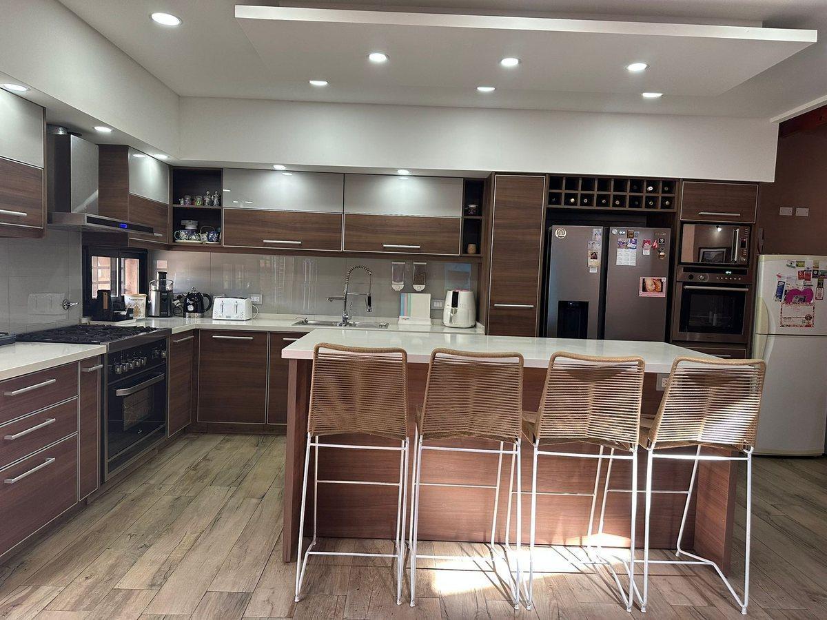 Foto de CASA EN VENTA 5 AMB C/PISCINA Y 2 COCHERAS MORON, imagen 4