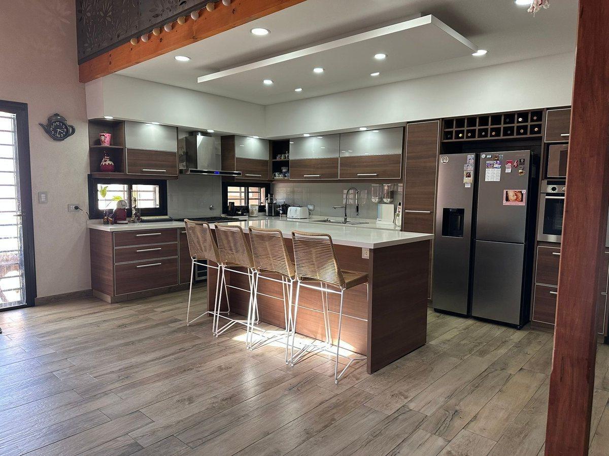 Foto de CASA EN VENTA 5 AMB C/PISCINA Y 2 COCHERAS MORON, imagen 1