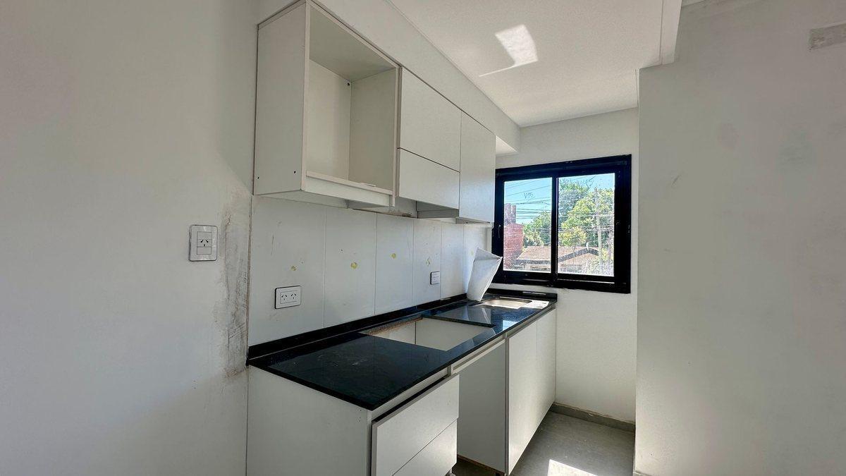 Foto de VENTA DEPTO 2 AMB C/TERRAZA Y COCHERA- ITUZAINGÓ, imagen 3