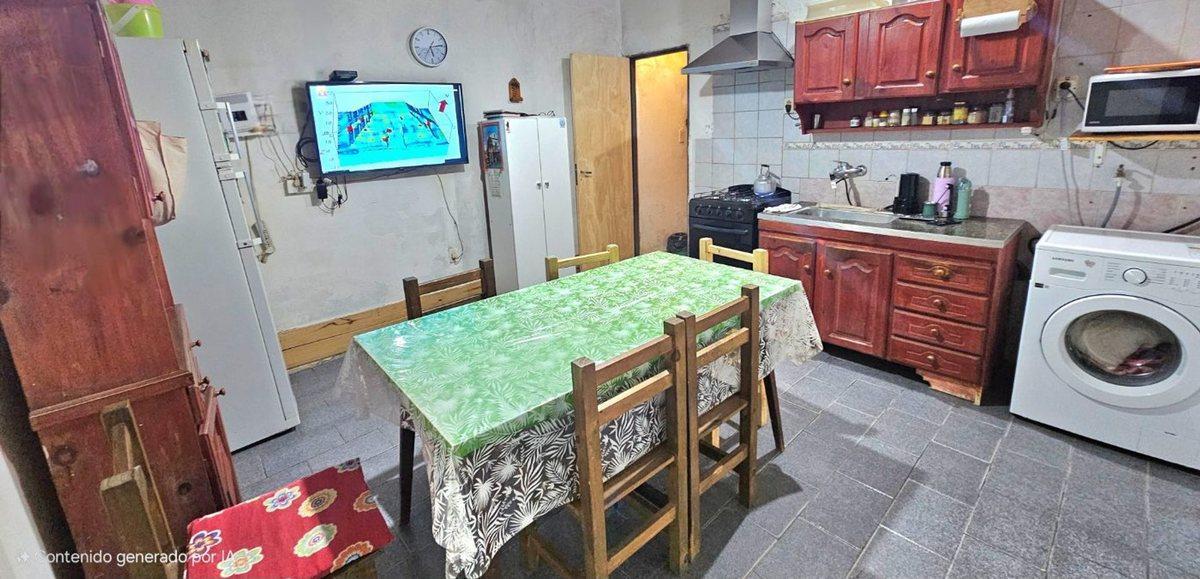 Foto de VENTA CASA 3 AMB 2 PLANTAS MORENO SUR RETASADA, imagen 4