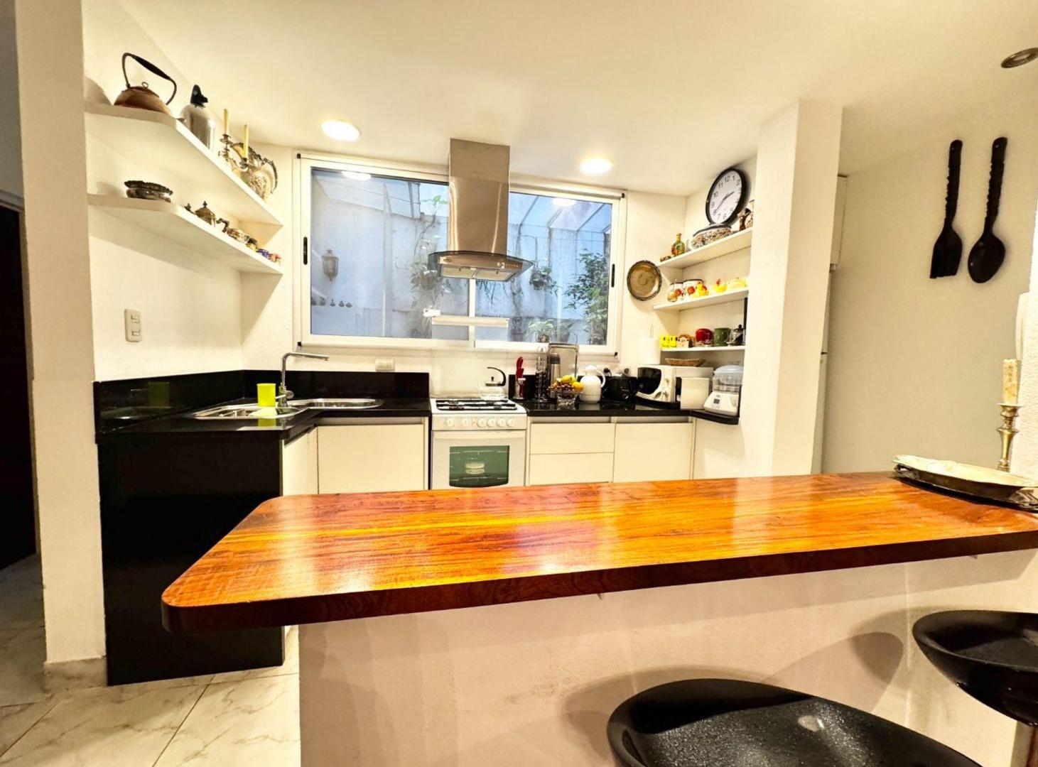 Foto de Venta Elegante PH RECICLADO con patios, imagen 3