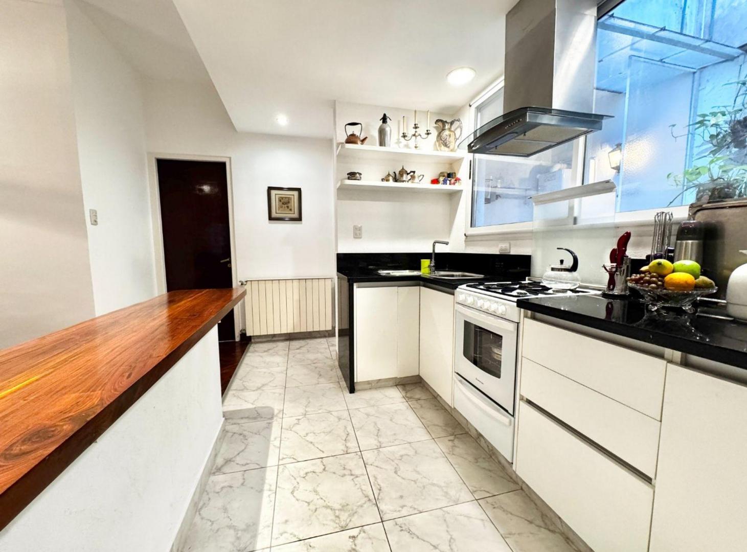 Foto de Venta Elegante PH RECICLADO con patios, imagen 4