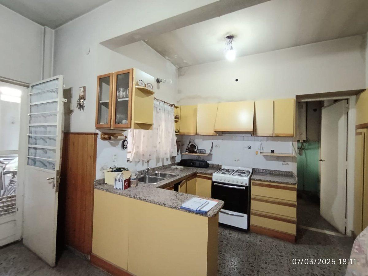 Foto de VENTA CASA 5 AMB C/DEPOSITO AP CREDITO EN HAEDO, imagen 3
