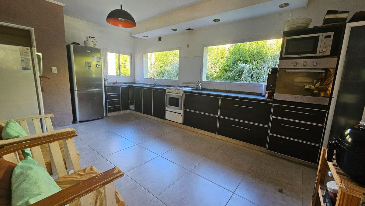 Foto de VENTA CASA 4 AMB PILETA BARRIO EL RESUELLO MORENO, imagen 3
