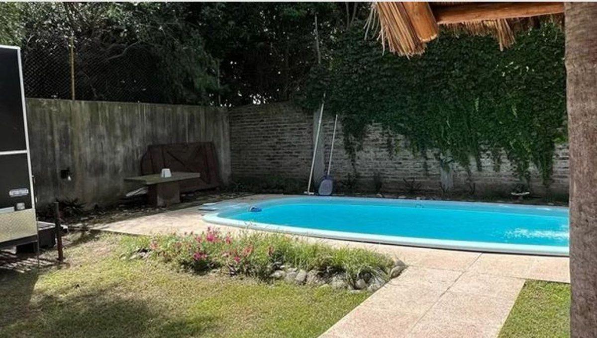 Foto de VENTA CASA 3 AMB. CON PILETA Y PARQUE EN LUJAN, imagen 1