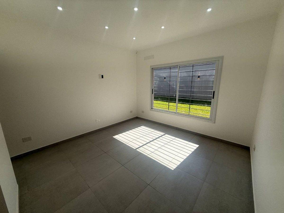 Foto de VENTA CASA 3 AMBIENTES A ESTRENAR EN ITUZAINGÓ SUR, imagen 1