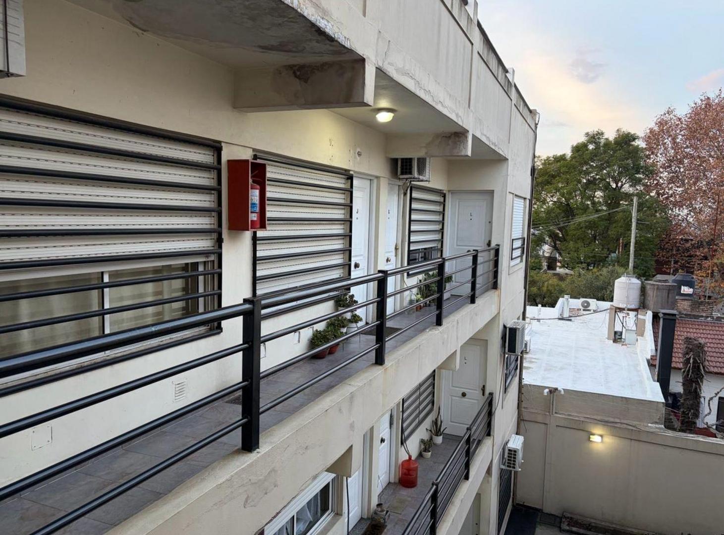 Foto de VENTA DEPARTAMENTO 2 AMBIENTES CON TERRAZA HAEDO, imagen 3