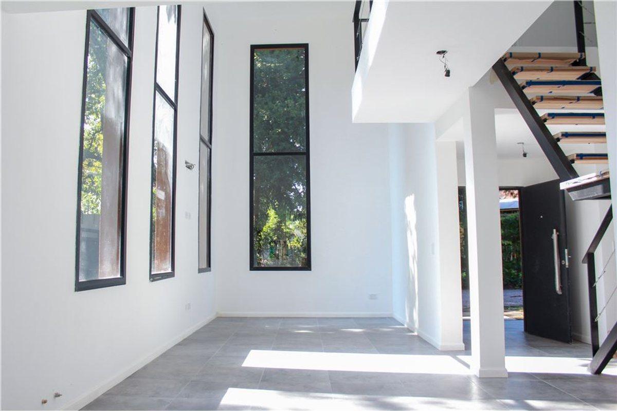 Foto de VENTA CASA 4 AMB PARQUE LELOIR APTO CREDITO, imagen 1