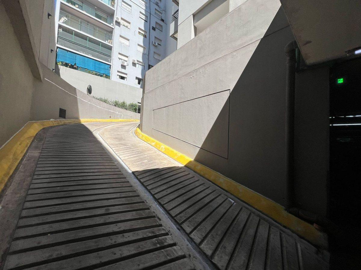 Foto de COCHERA EN EDIFICIO DE CATEGORIA, EN CABALLITO, imagen 5
