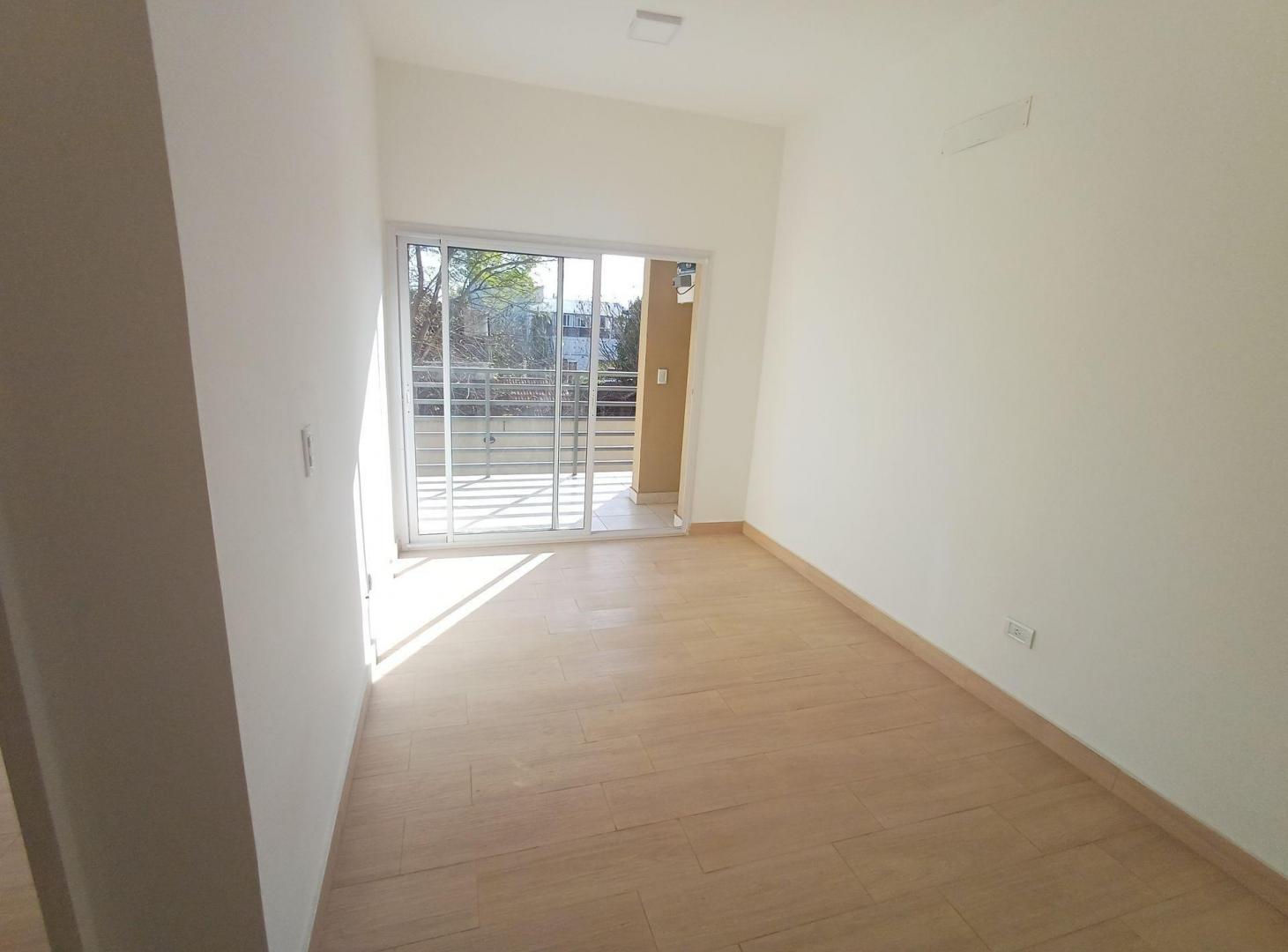 Foto de VENTA DEPARTAMENTO 2 AMB. BALCON MORENO CENTRO, imagen 2