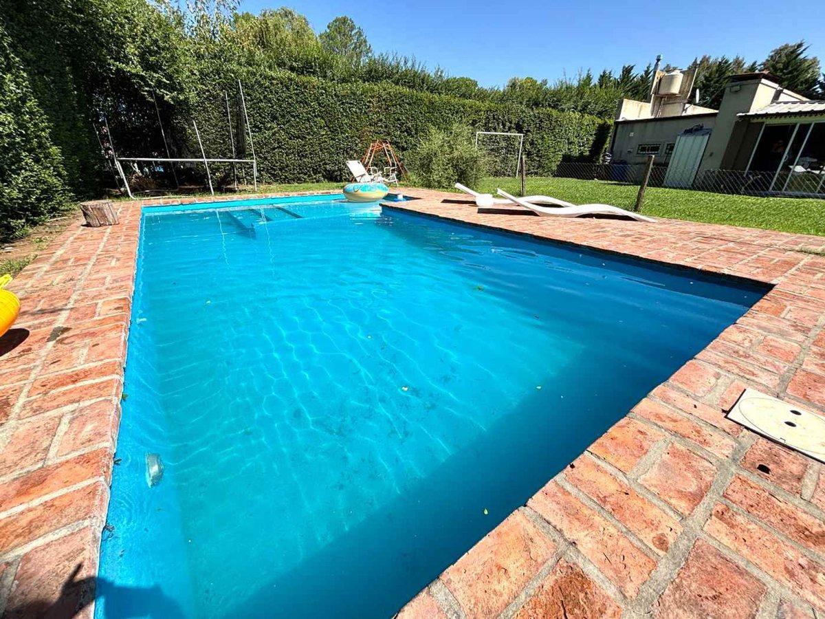 Foto de VENTA CASA 3 AMB CON PILETA Y GRAN LOTE LUJAN, imagen 2