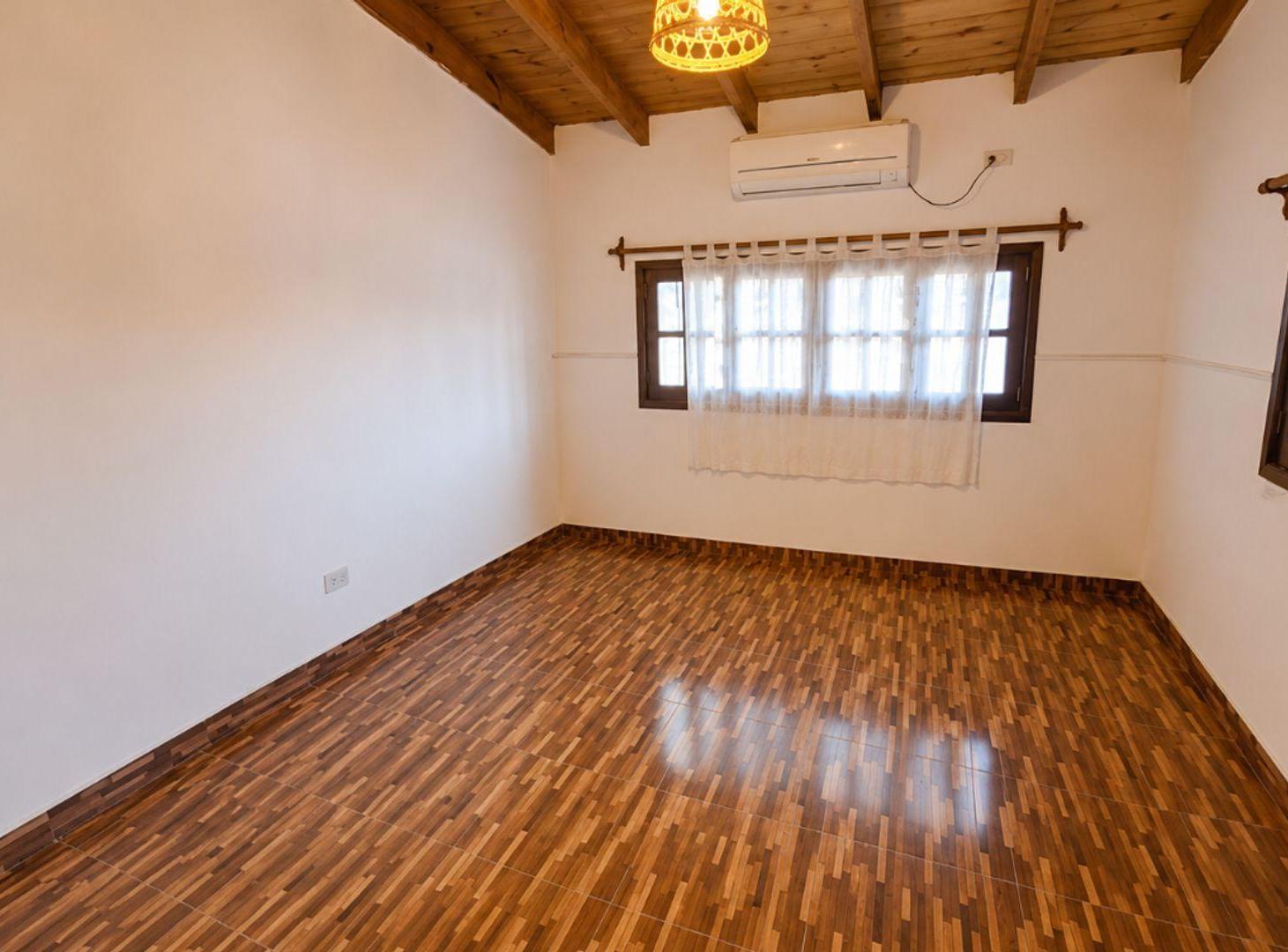 Foto de CASA 5 AMB C/ PILETA PARQUE LELOIR APTO CREDITO, imagen 2