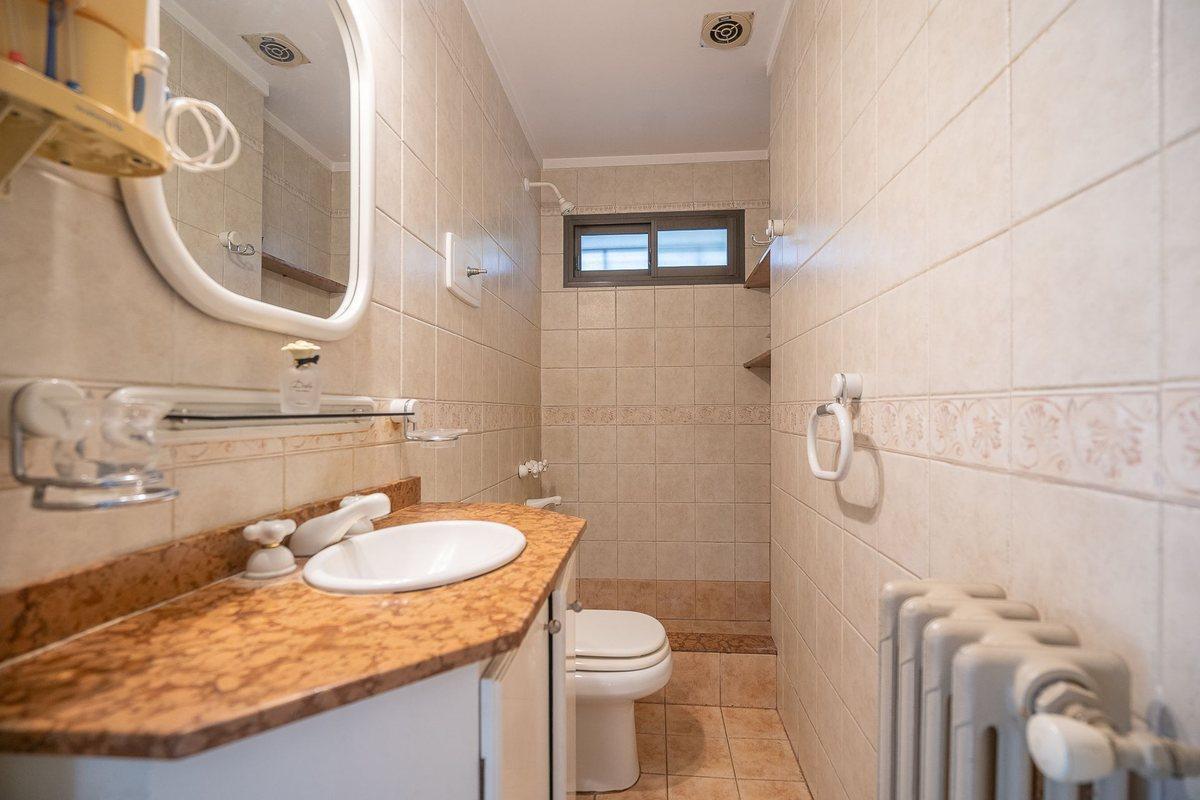 Foto de VENTA CASA 5 AMBIENTES CON PATIO Y OFICINA HAEDO, imagen 2