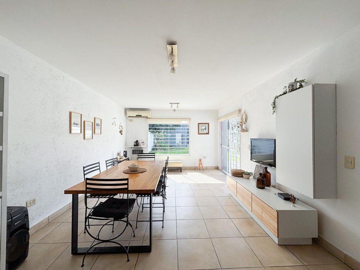 Foto de VENTA CASA 5 AMB C/QUINCHO + PARRILLA - ITUZAINGO, imagen 2