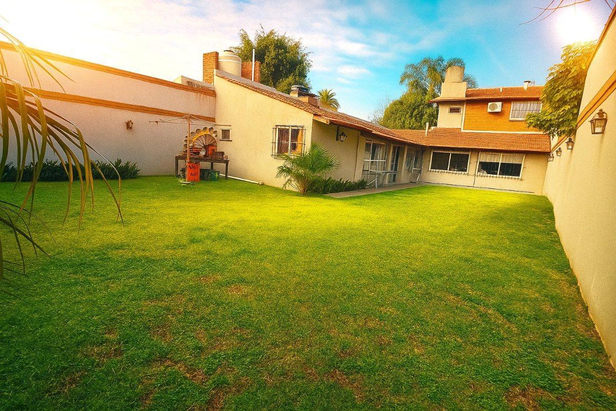 Foto de VENTA CASA 5 AMBIENTES 430 M2 CASTELAR NORTE, imagen 2