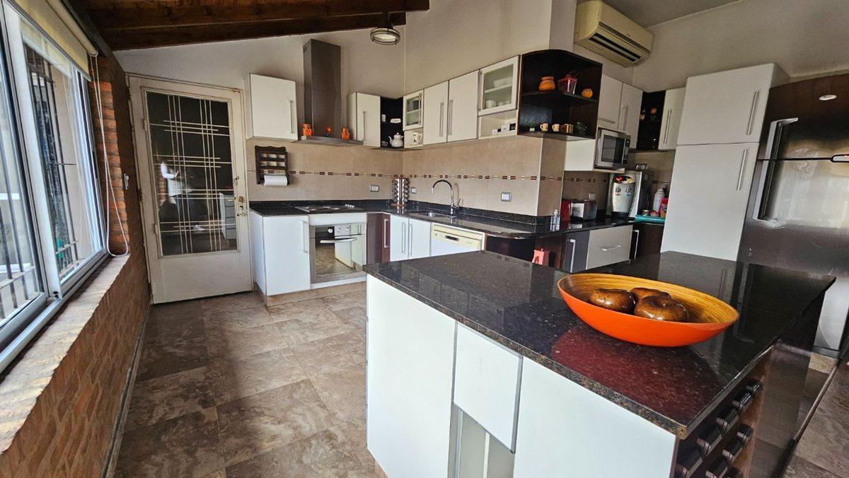 Foto de VENTA CASA 5 AMBIENTES 430 M2 CASTELAR NORTE, imagen 4