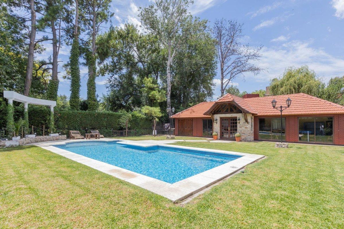 Foto de CASA VENTA 5 AMB EL PARAISO LOTE 2800 PISCINA/PARQ, imagen 2