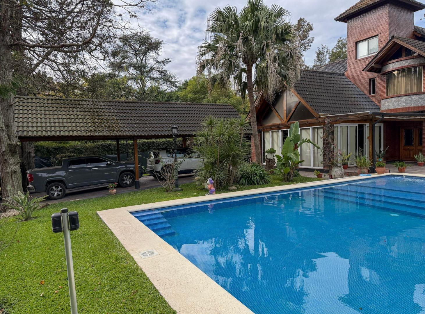 Foto de VENTA PERMUTA CASA DE CATEGORIA 7 AMBIENTES LELOIR, imagen 4