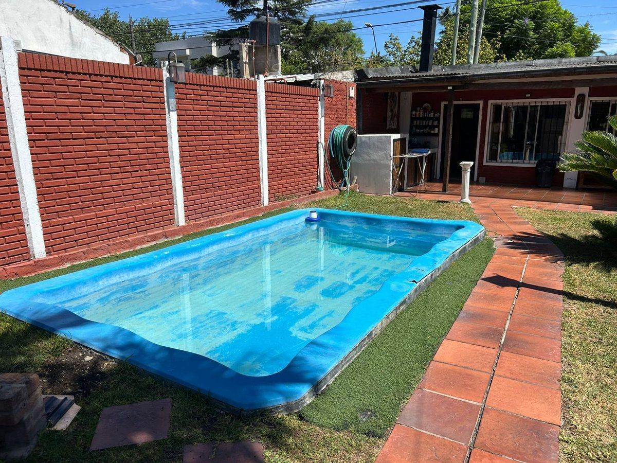 Foto de CASA ITUZAINGO LOTE 400M2 PILETA QUINCHO COCHERA, imagen 2
