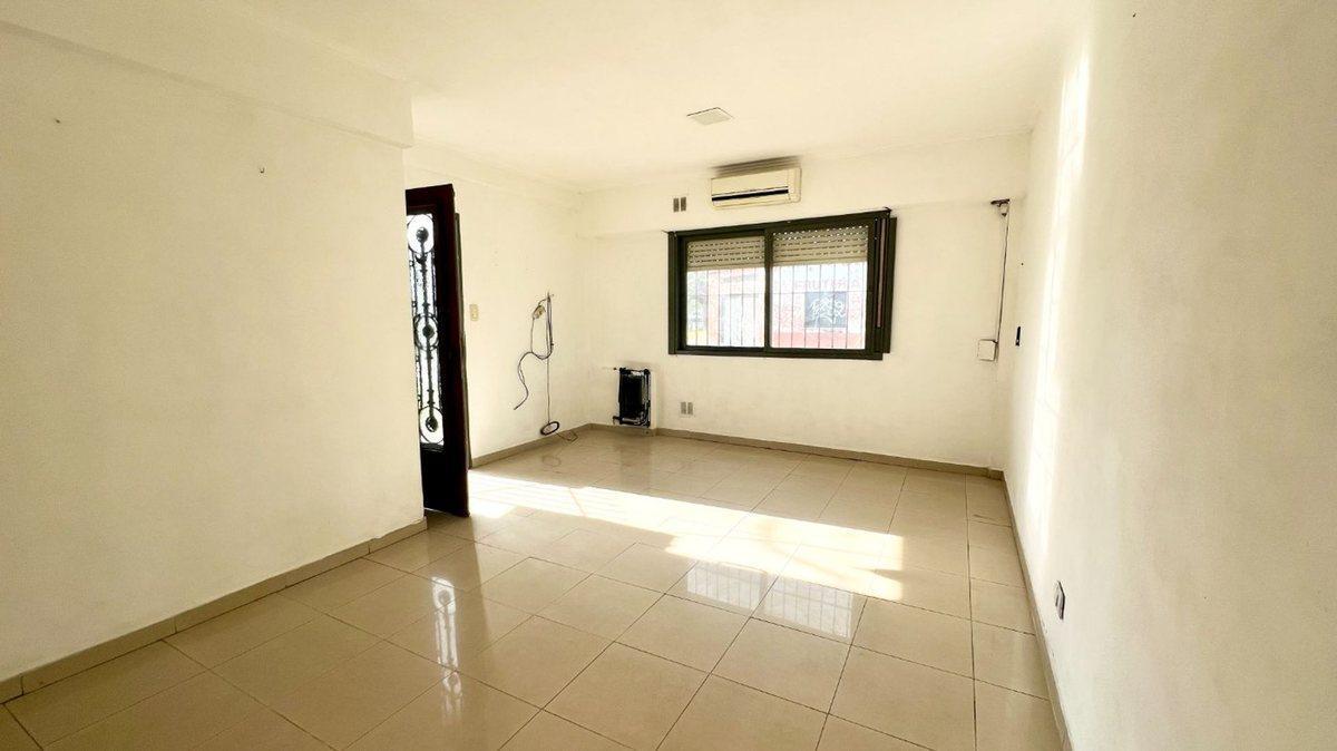 Foto de Venta 3 Amb PH tipo CASA Castelar APTO CREDITO, imagen 1