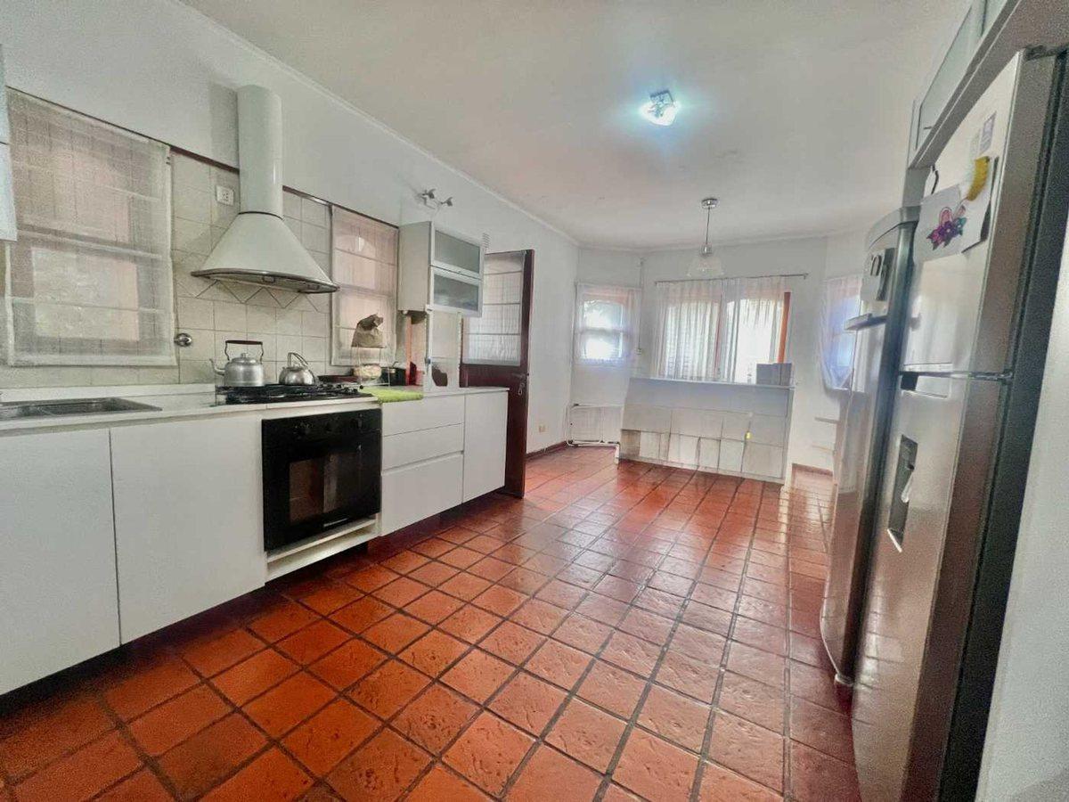 Foto de VENTA CASA 4 AMB PISCINA CAMPOS DE ALVAREZ, imagen 1