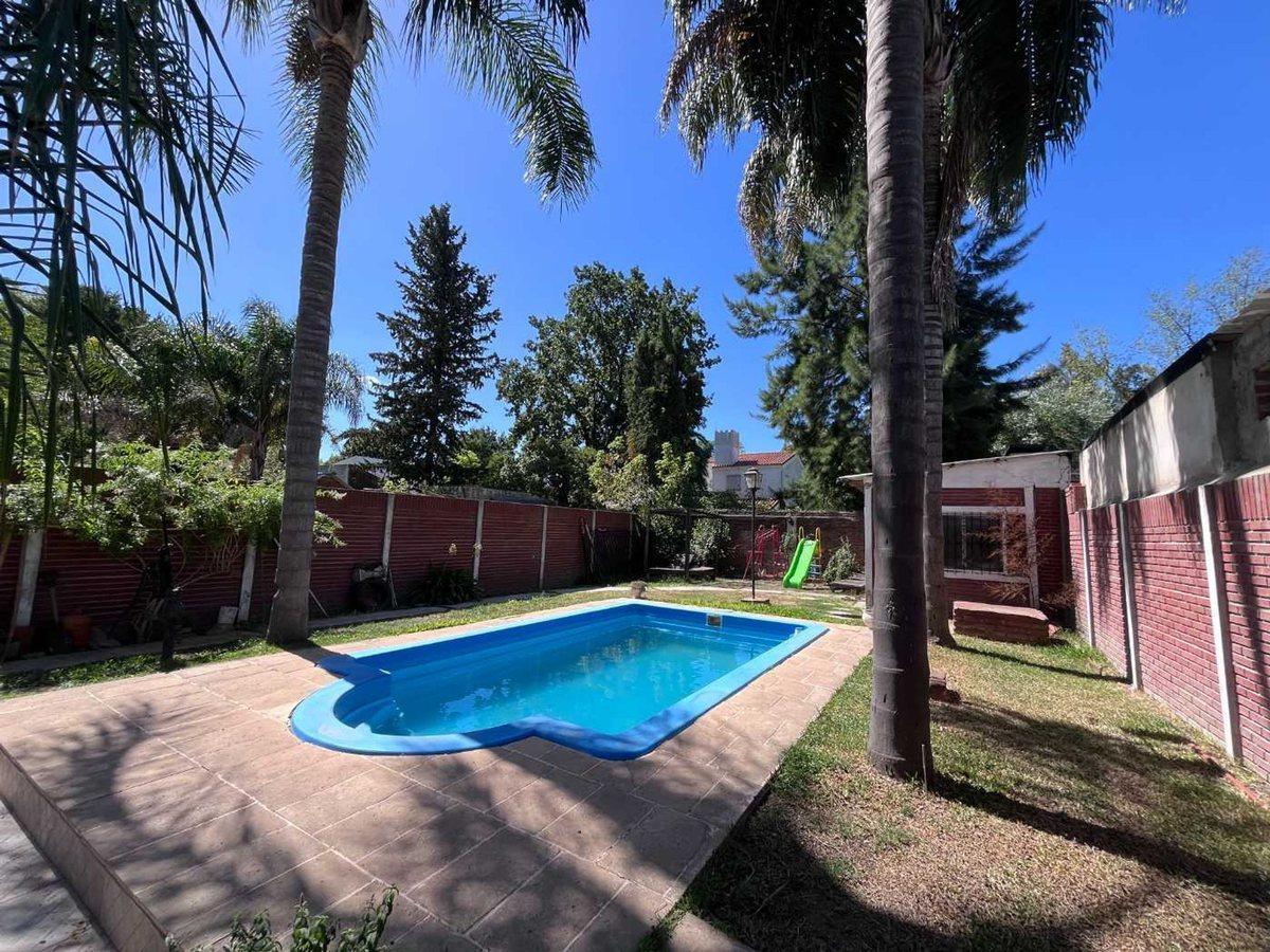 Foto de Casa con Piscina sobre Lote de 367m2 Udaondo, imagen 1