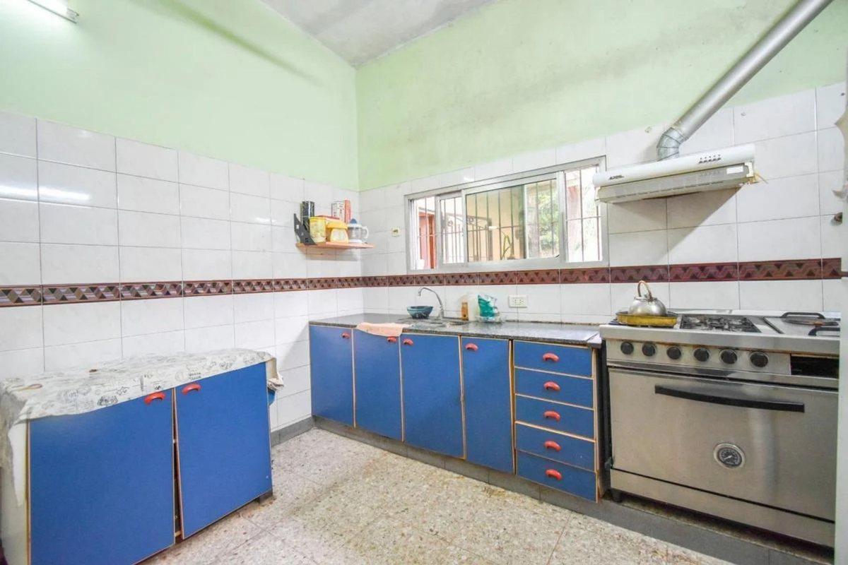 Foto de ITUZAINGO CASA APTA CREDITO 4AMB+COCHERA+PATIO+JAR, imagen 3