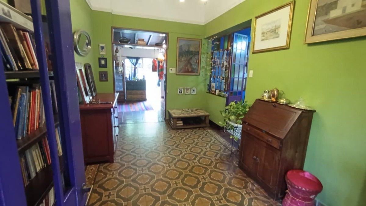 Foto de VENTA CASA 4 AMB CON PILETA Y PARQUE EN CASTELAR, imagen 2