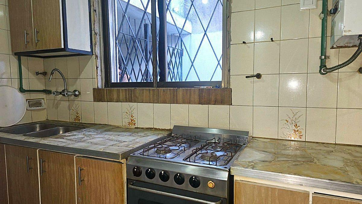 Foto de VENTA- CASA 3 AMB CON DEPTO 2AMB.- MORON, imagen 4