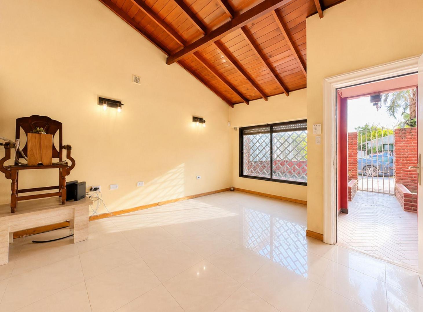 Foto de VENTA CASA 3 AMB GALERIA PATIO FRANCISCO ALVAREZ, imagen 1