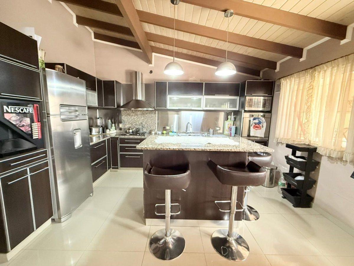 Foto de VENTA CHALET 4 AMB. PATIO Y COCHERA -ITUZAINGO, imagen 2