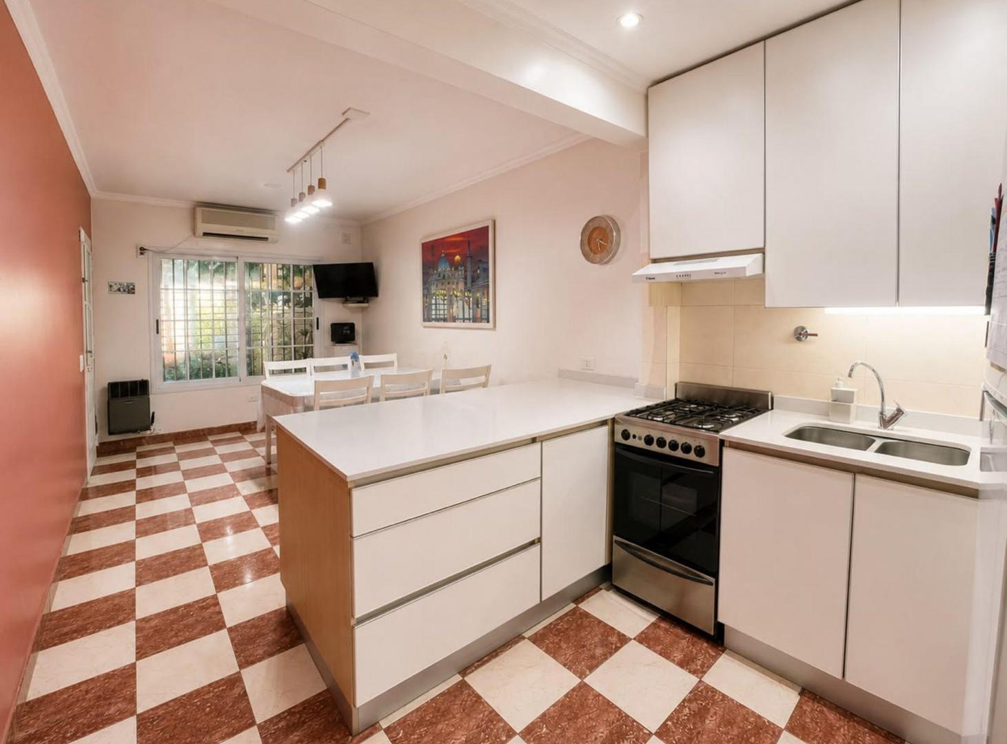 Foto de VENTA CHALET 4 AMB EN V SARMIENTO JARDÍN Y GALERIA, imagen 1