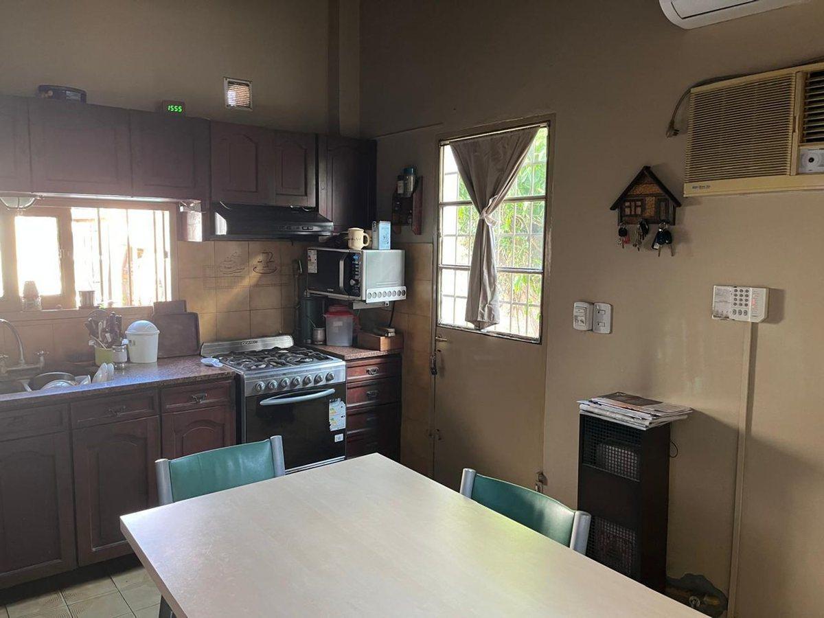 Foto de VENTA CASA 3 AMB PB PILETA ITUZAINGO APTO CREDITO, imagen 2