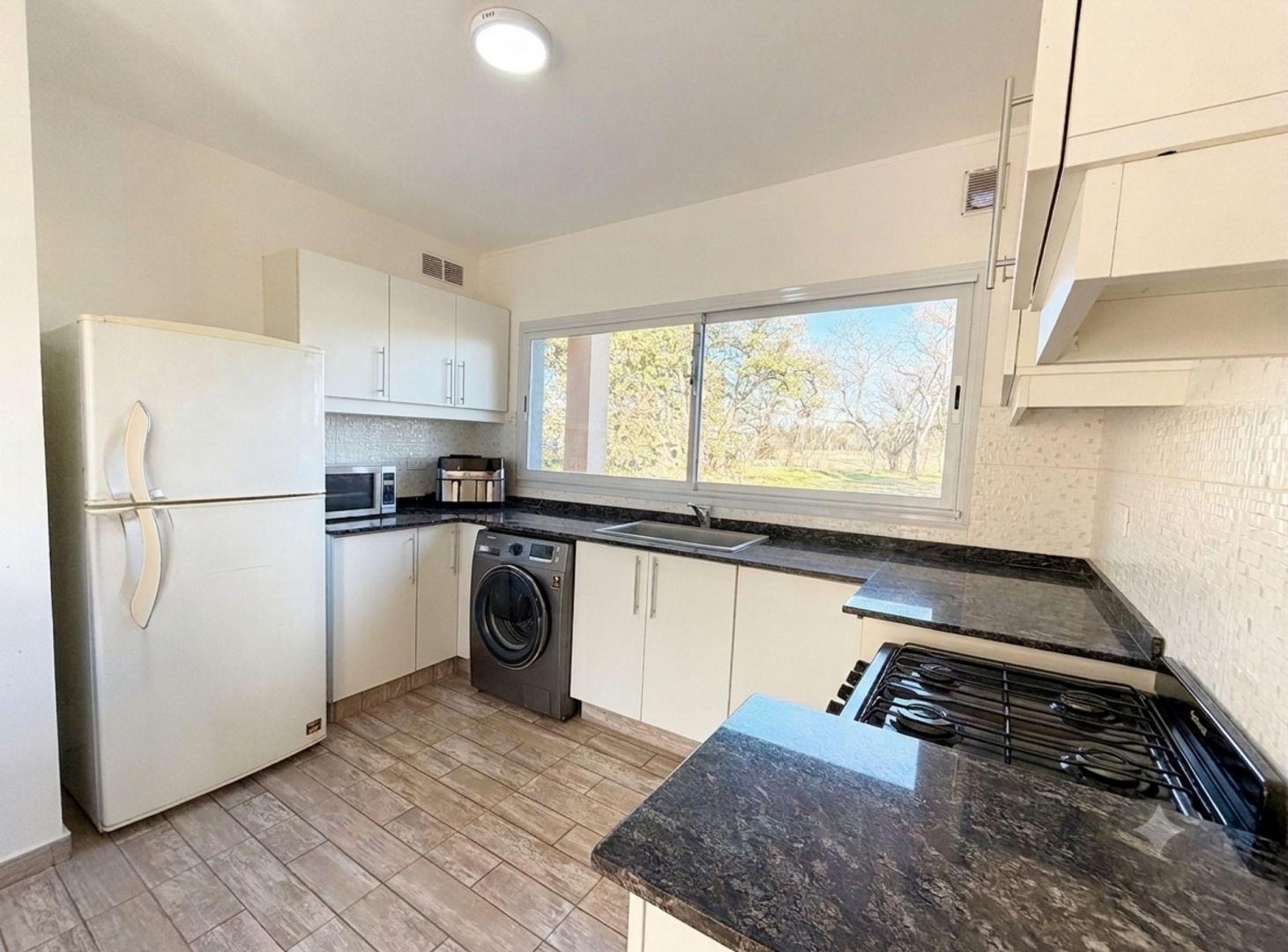 Foto de Casa 4 Amb Suite Pileta Parque de 2000m² Lujan, imagen 1