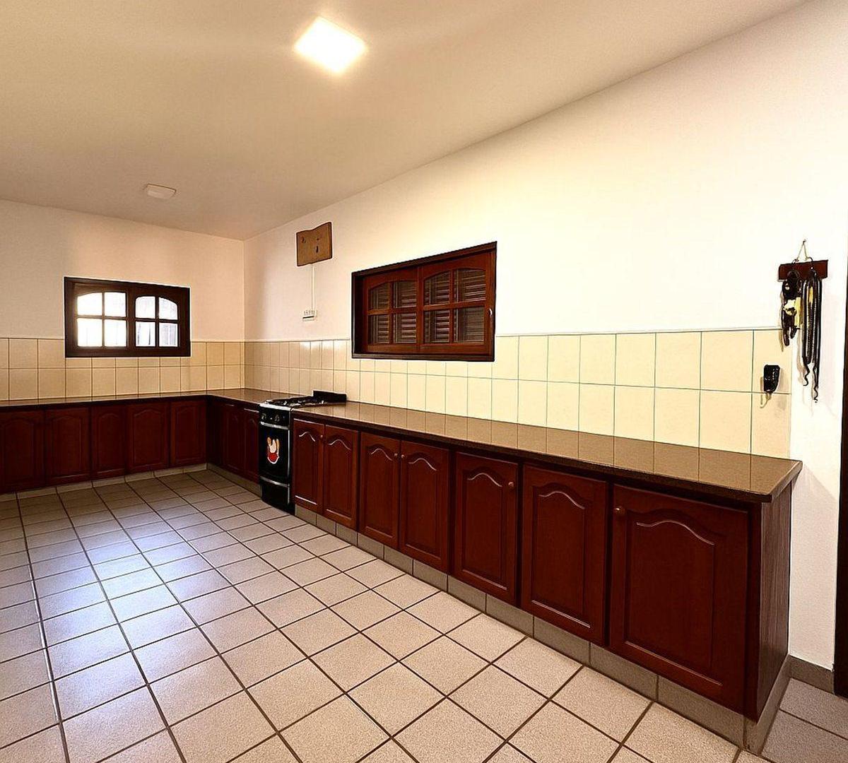 Foto de VENTA CASA 5 AMB LUJAN JARDIN Y PARQUE, imagen 1