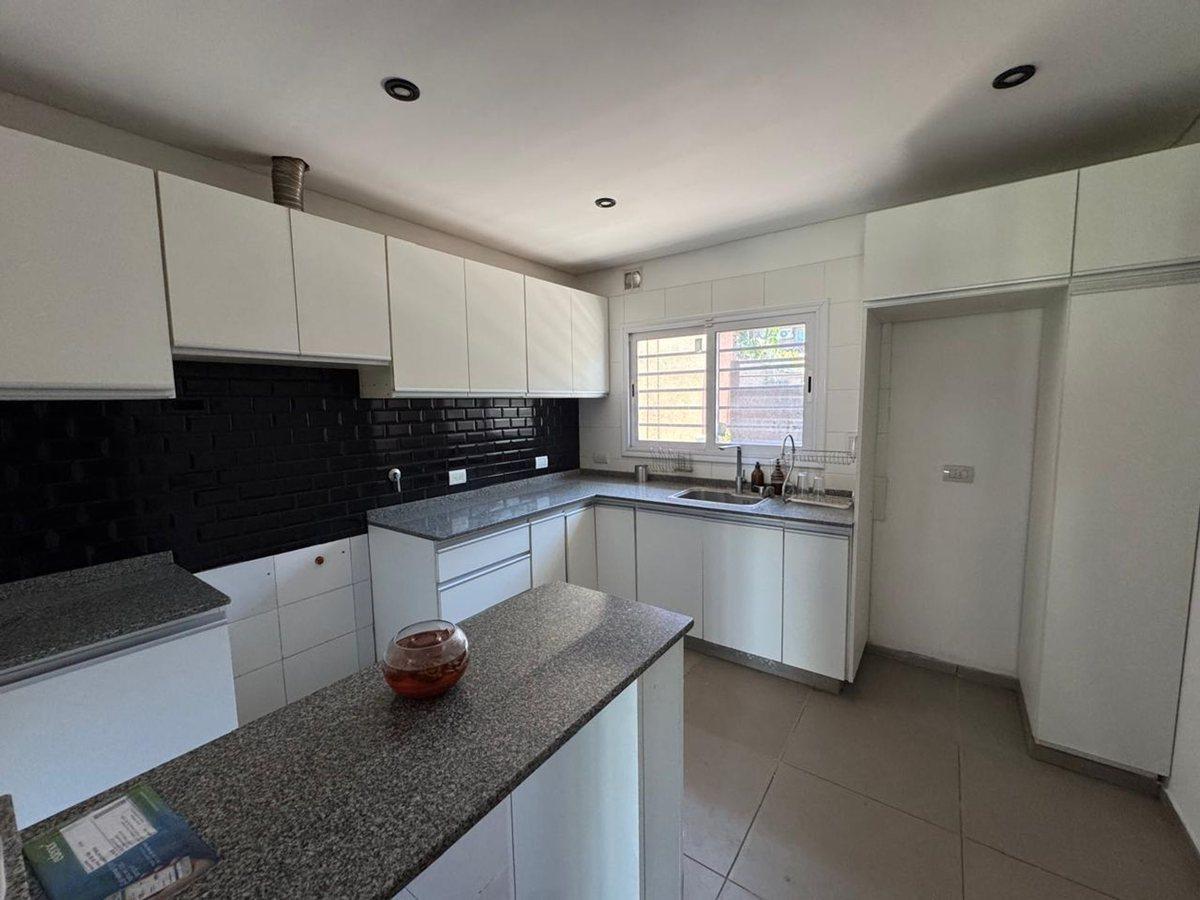 Foto de VENTA CASA 5 AMB C/JARDIN APTO CREDITO - MORENO, imagen 4