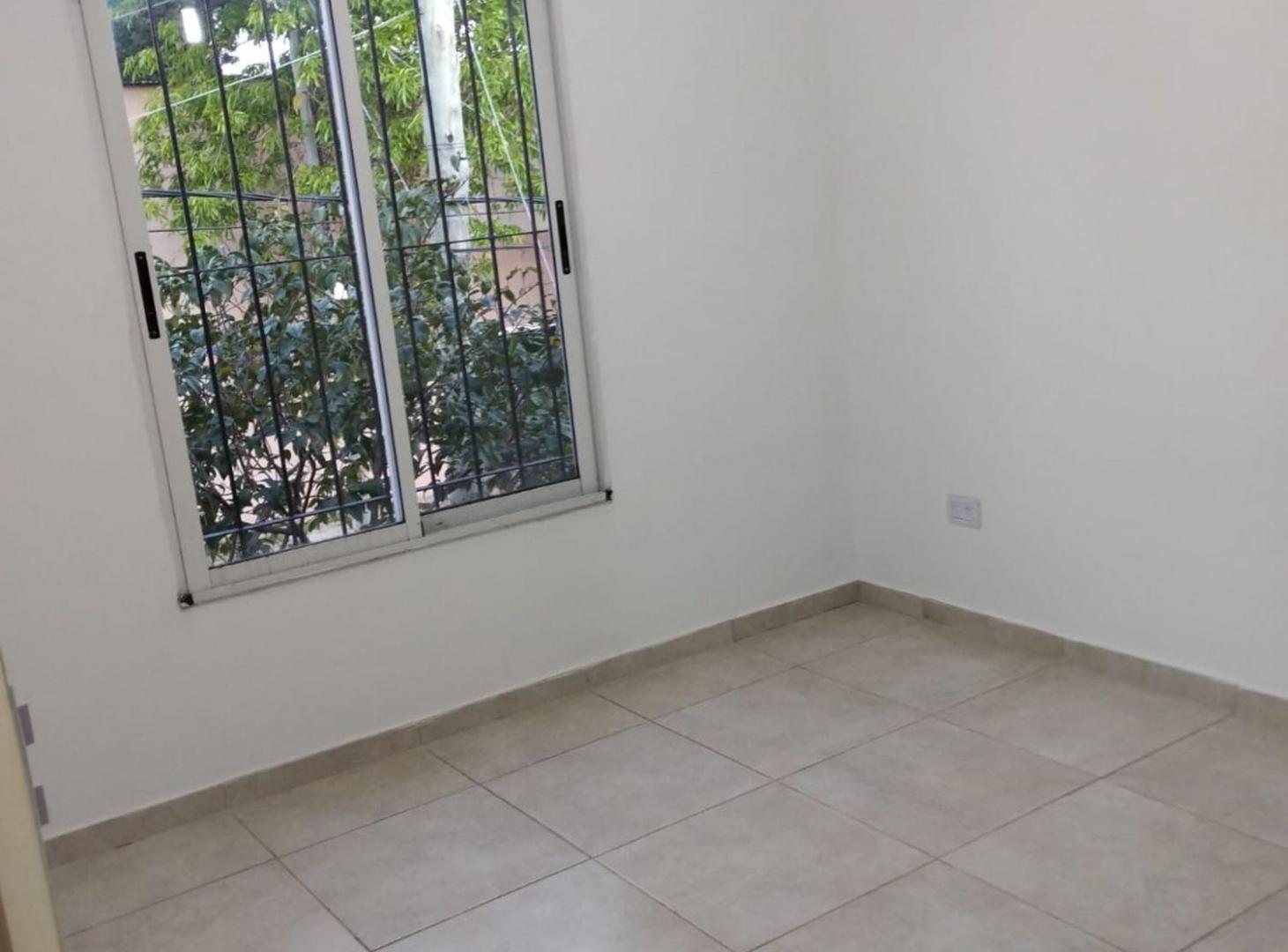Foto de VENTA DPTO 3 AMBIENTES- CASTELAR OFRECE FINANCIAR, imagen 3
