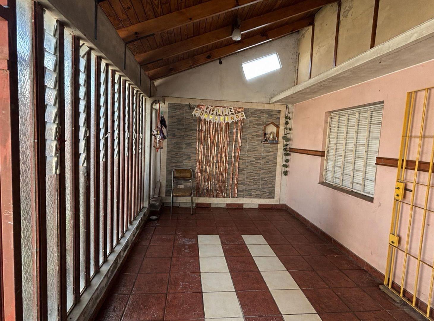 Foto de CASA EN VENTA 3 AMBIENTES CON COCHERA EN MERLO, imagen 2